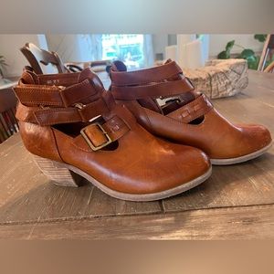 Amazing Antelope, hand-made booties. Almost reconsidering as I’m posting this😅!